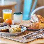 Otel Almanarre - Eco-responsable Face A La 2*